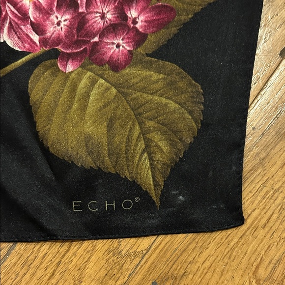 Black Echo hydrangea print 100% silk scarf - Picture 2 of 4